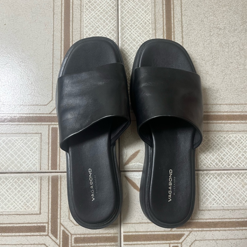 Vagabond Black Leather Slide Sandals